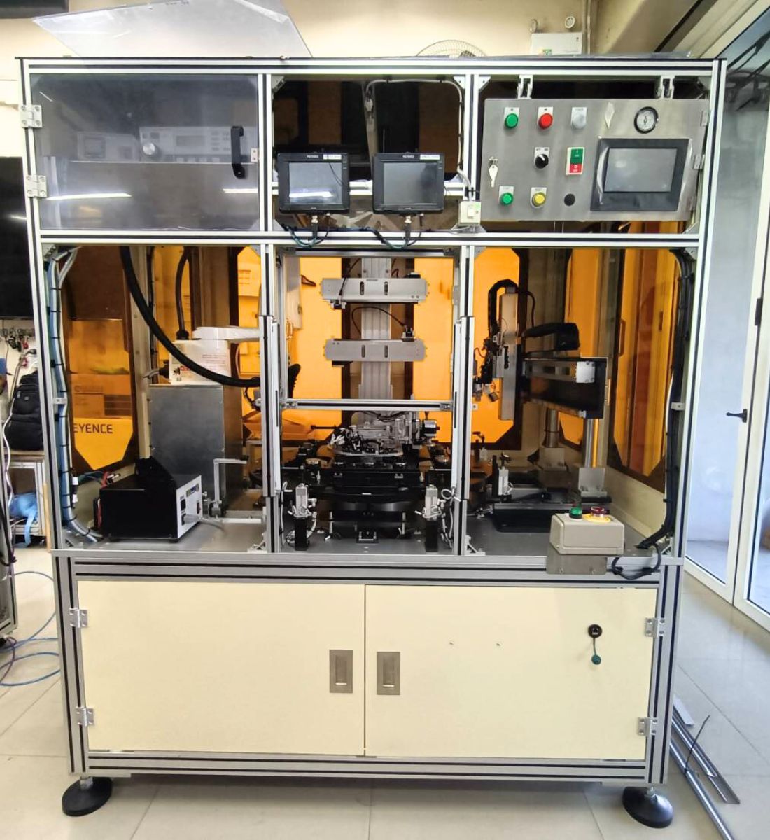 Auto bonding machine